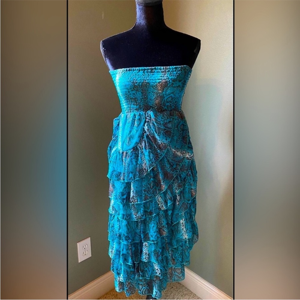 Elegant Strapless Teal Dress with Ruffle Layers